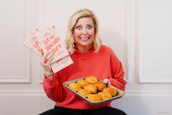 Let the Biscuits Burn: Cultivating Real-Life Hospitality in a World Craving Connection - Abby Kuykendall [KSIĄŻKA]