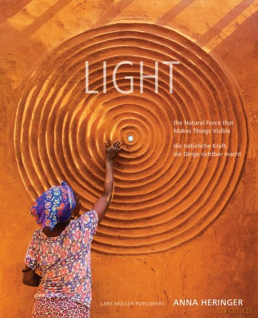 LIGHT: The Natural Force that Makes Things Visible - Anna Heringer [KSIĄŻKA]