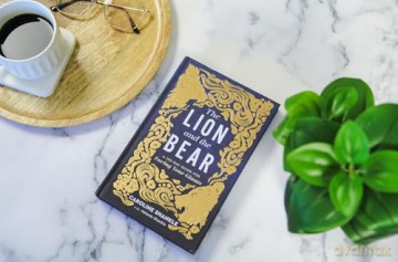Lion and the Bear, The: A 100-Day Guide for Facing Your Giants - Melanie Shankle [KSIĄŻKA]