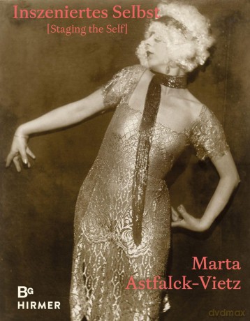 Marta Astfalck-Vietz: Staging the Self - Thomas Köhler [KSIĄŻKA]