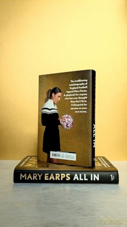 Mary Earps: All In: Football, Life and Learning to be Unapologetically Me - Mary Earps [KSIĄŻKA]