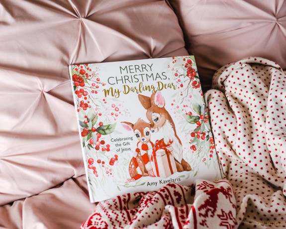 Merry Christmas, My Darling Dear: Celebrating the Gift of Jesus (Darling Animals in Bloom) - Amy Kavelaris [KSIĄŻKA]