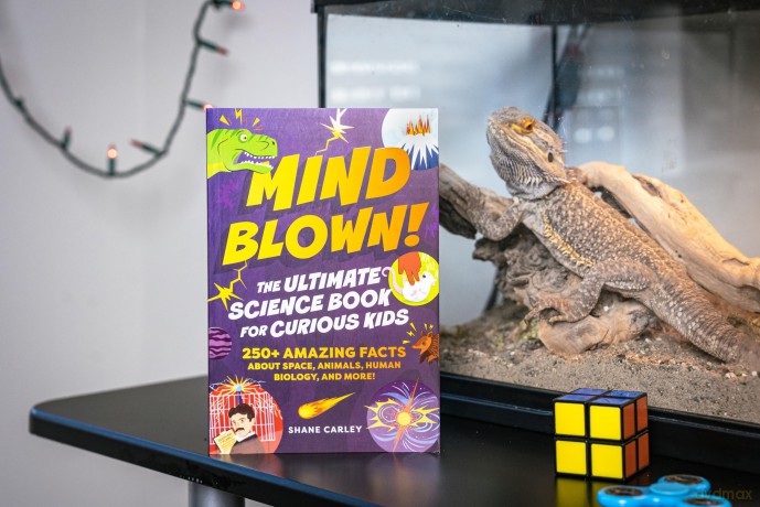 Mind Blown! The Ultimate Science Book for Curious Kids: 250+ Amazing Facts About Space, Animals, Human Biology, and More! - Shane Carley [KSIĄŻKA]