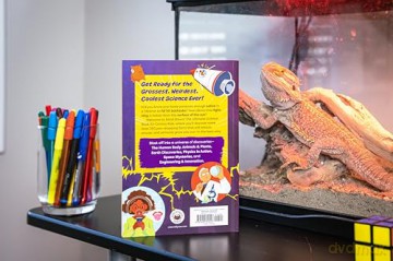 Mind Blown! The Ultimate Science Book for Curious Kids: 250+ Amazing Facts About Space, Animals, Human Biology, and More! - Shane Carley [KSIĄŻKA]