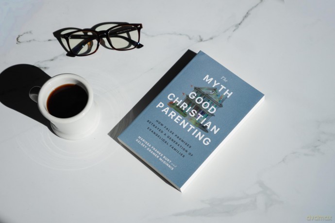 Myth of Good Christian Parenting, The: How False Promises Betrayed a Generation of Evangelical Families - Marissa Franks Burt [KSIĄŻKA]