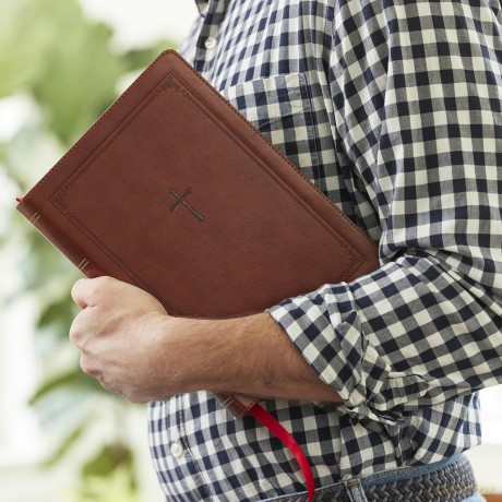 NKJV Giant Print End-of-Verse Reference Bible, Brown Leathersoft, Red Letter, Comfort Print: Holy Bible - Thomas Nelson [KSIĄŻKA]