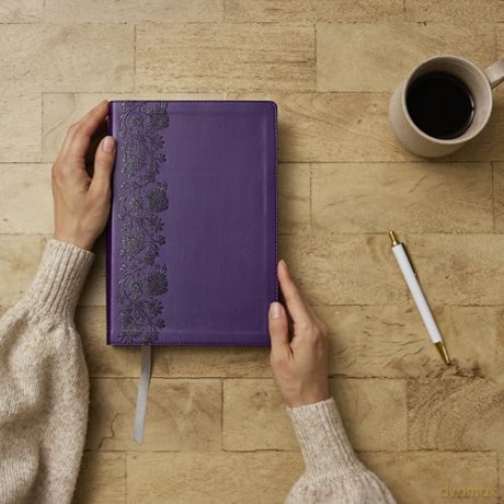 NKJV Giant Print End-of-Verse Reference Bible, Purple Leathersoft, Red Letter, Comfort Print: Holy Bible - Thomas Nelson [KSIĄŻKA]