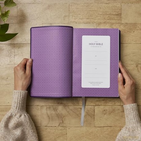 NKJV Giant Print End-of-Verse Reference Bible, Purple Leathersoft, Red Letter, Comfort Print: Holy Bible - Thomas Nelson [KSIĄŻKA]