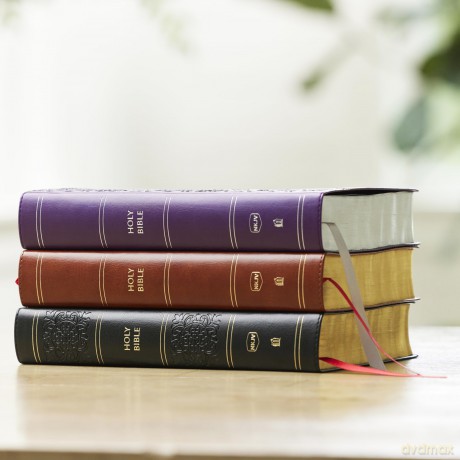 NKJV Giant Print End-of-Verse Reference Bible, Purple Leathersoft, Red Letter, Comfort Print: Holy Bible - Thomas Nelson [KSIĄŻKA]