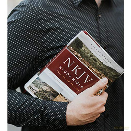 NKJV Study Bible, Hardcover, Burgundy, Full-Color, Comfort Print: The Complete Resource for Studying God's Word - Thomas Nelson [KSIĄŻKA]