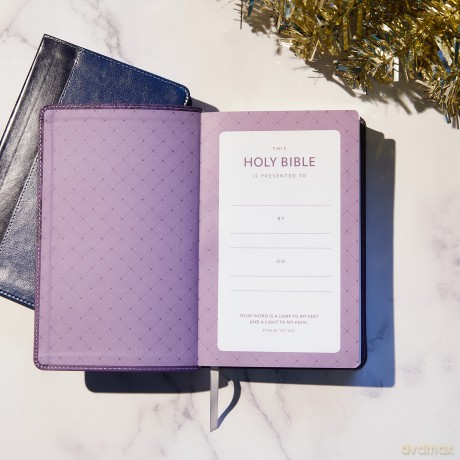 NKJV, Deluxe Gift Bible, Leathersoft, Pink, Red Letter, Comfort Print: Holy Bible, New King James Version - Thomas Nelson [KSIĄŻKA]