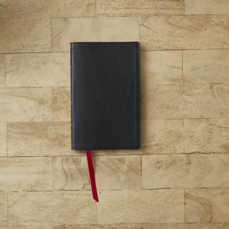 NKJV, Personal Size New Testament, Black Genuine Leather, Red Letter, Comfort Print - Thomas Nelson [KSIĄŻKA]