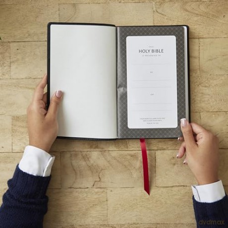 NKJV, Personal Size New Testament, Black Genuine Leather, Red Letter, Comfort Print - Thomas Nelson [KSIĄŻKA]