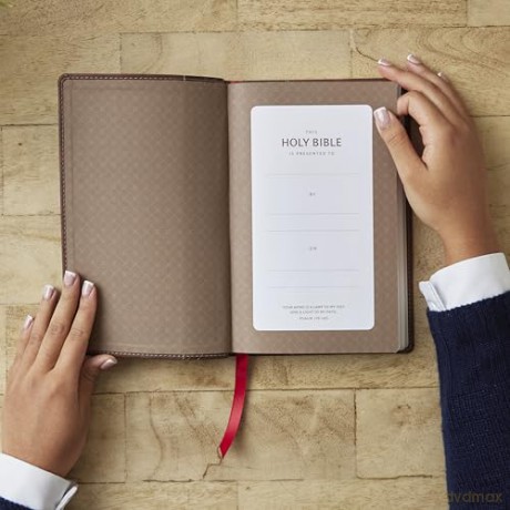 NKJV, Personal Size New Testament, Brown Leathersoft, Red Letter, Comfort Print: Nkjv, New Testament, Brown, Red Letter, Comfort Print - Thomas Nelson [KSIĄŻKA]