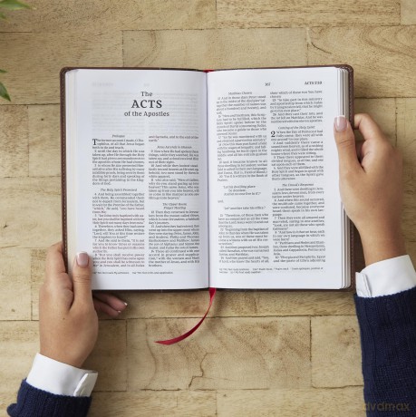 NKJV, Personal Size New Testament, Brown Leathersoft, Red Letter, Comfort Print: Nkjv, New Testament, Brown, Red Letter, Comfort Print - Thomas Nelson [KSIĄŻKA]
