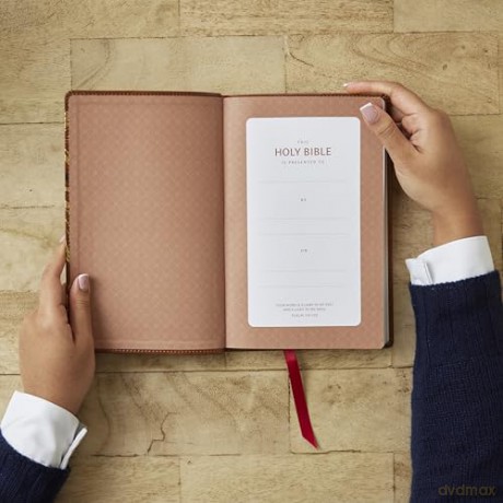 NKJV, Personal Size New Testament, Tan Leathersoft, Red Letter, Comfort Print: Nkjv, New Testament, Tan, Red Letter, Comfort Print - Thomas Nelson [KSIĄŻKA]