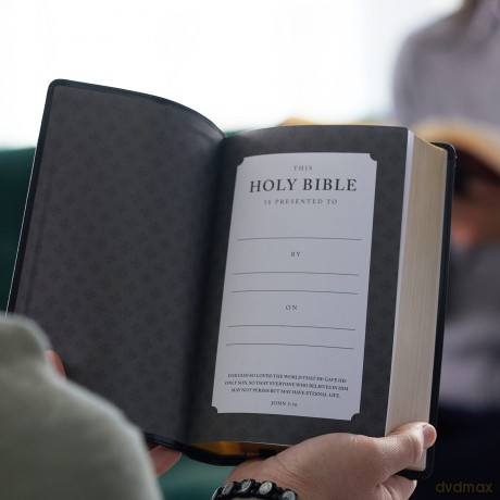 NRSV, Catholic Bible, Standard Personal Size, Leathersoft, Red, Comfort Print: Holy Bible - Catholic Bible Press [KSIĄŻKA]