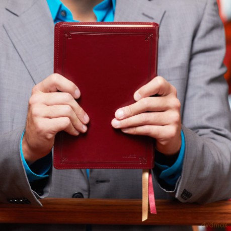 NRSV, Catholic Bible, Standard Personal Size, Leathersoft, Red, Comfort Print: Holy Bible - Catholic Bible Press [KSIĄŻKA]