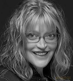 On Shifting Sands: An LGBTQ+ anthology - Hastie Salih [KSIĄŻKA]