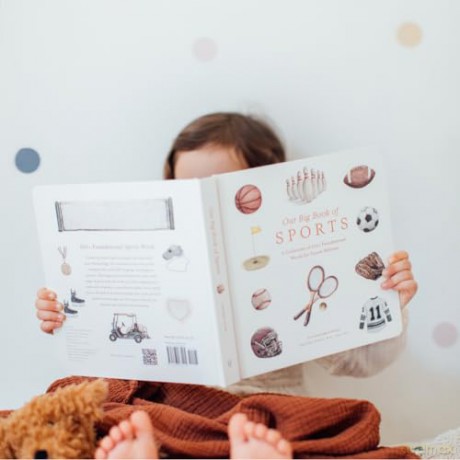 Our Big Book of Sports: A Collection of 100+ Foundational Words for Future Athletes (Our Little Adventures Series): 10 - Tabitha Paige [KSIĄŻKA]