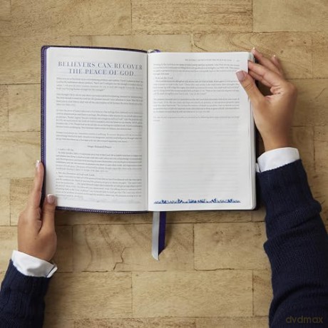 Peace of God Bible: Discover and Experience God's Shalom Throughout the Bible (NKJV, Purple Leathersoft, Red Letter, Comfort Print) - Jeremiah J. Johnston PhD [KSIĄŻKA]