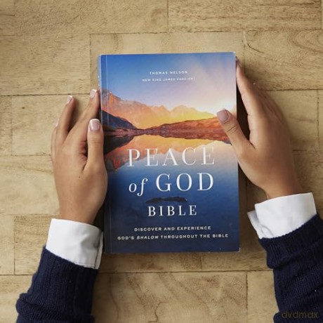 Peace of God Bible: Discover and Experience God's Shalom Throughout the Bible (NKJV, Softcover, Red Letter, Comfort Print) - Jeremiah J. Johnston PhD [KSIĄŻKA]