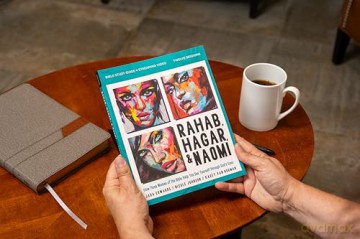 Rahab, Hagar, and Naomi Bible Study Guide plus Streaming Video, Updated Edition: How Three Women of the Bible Help You See Yourself through God's Eyes - Jada Edwards [KSIĄŻKA]
