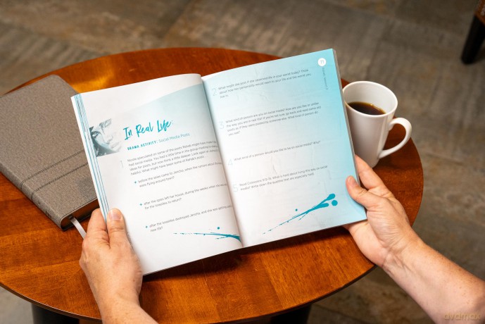 Rahab, Hagar, and Naomi Bible Study Guide plus Streaming Video, Updated Edition: How Three Women of the Bible Help You See Yourself through God's Eyes - Jada Edwards [KSIĄŻKA]