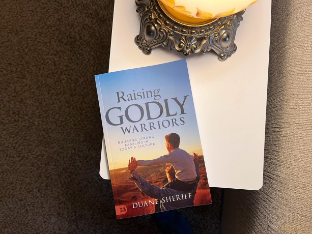 Raising Godly Warriors: Building Strong Families in Today's Culture - Duane Sheriff [KSIĄŻKA]