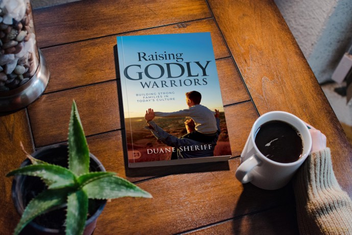 Raising Godly Warriors: Building Strong Families in Today's Culture - Duane Sheriff [KSIĄŻKA]