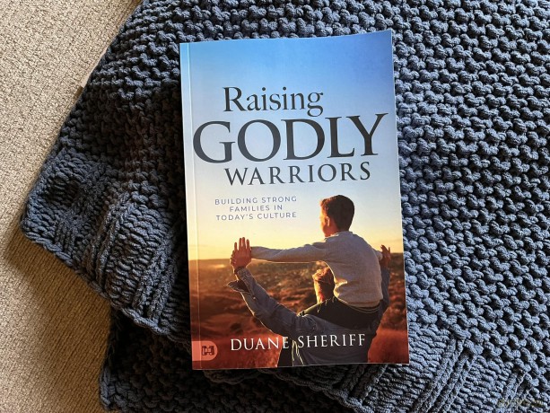 Raising Godly Warriors: Building Strong Families in Today's Culture - Duane Sheriff [KSIĄŻKA]