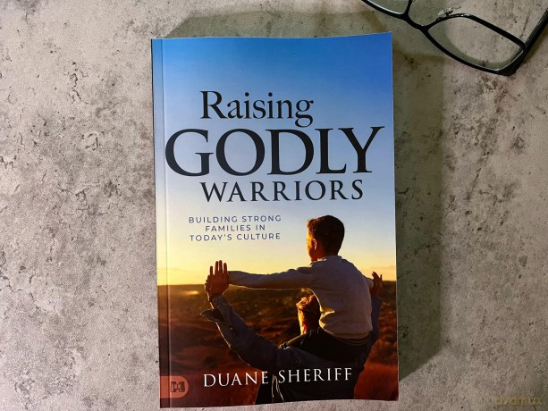 Raising Godly Warriors: Building Strong Families in Today's Culture - Duane Sheriff [KSIĄŻKA]