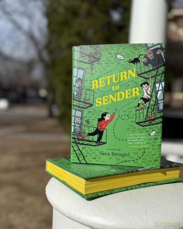 Return to Sender - Vera Brosgol [KSIĄŻKA]