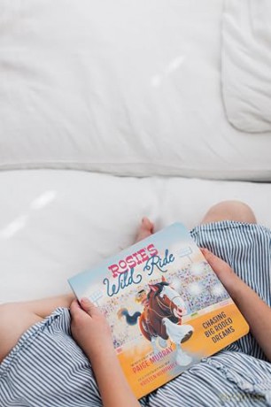 Rosie's Wild Ride: Chasing Big Rodeo Dreams (Rosie the Horse) - Paige Murray [KSIĄŻKA]