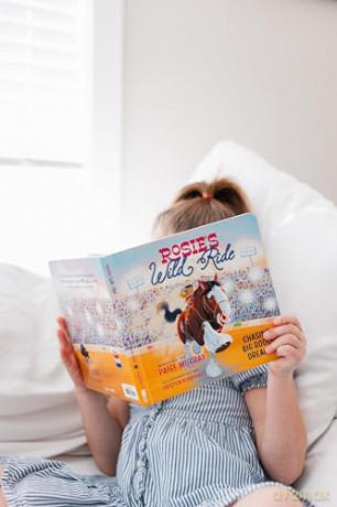 Rosie's Wild Ride: Chasing Big Rodeo Dreams (Rosie the Horse) - Paige Murray [KSIĄŻKA]