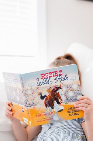 Rosie's Wild Ride: Chasing Big Rodeo Dreams (Rosie the Horse) - Paige Murray [KSIĄŻKA]