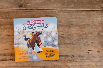 Rosie's Wild Ride: Chasing Big Rodeo Dreams (Rosie the Horse) - Paige Murray [KSIĄŻKA]