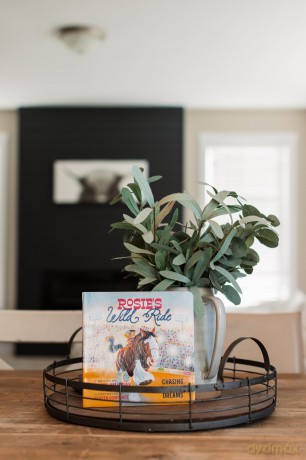 Rosie's Wild Ride: Chasing Big Rodeo Dreams (Rosie the Horse) - Paige Murray [KSIĄŻKA]