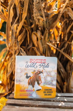 Rosie's Wild Ride: Chasing Big Rodeo Dreams (Rosie the Horse) - Paige Murray [KSIĄŻKA]