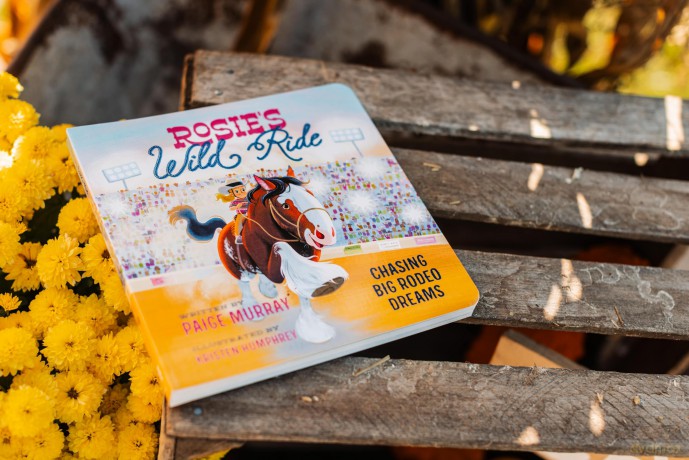 Rosie's Wild Ride: Chasing Big Rodeo Dreams (Rosie the Horse) - Paige Murray [KSIĄŻKA]