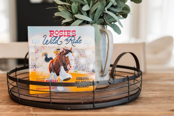 Rosie's Wild Ride: Chasing Big Rodeo Dreams (Rosie the Horse) - Paige Murray [KSIĄŻKA]