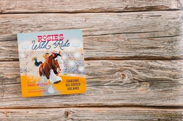 Rosie's Wild Ride: Chasing Big Rodeo Dreams (Rosie the Horse) - Paige Murray [KSIĄŻKA]