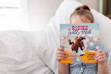 Rosie's Wild Ride: Chasing Big Rodeo Dreams (Rosie the Horse) - Paige Murray [KSIĄŻKA]