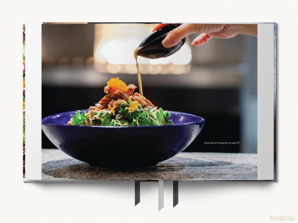 Salads: The Ultimate Cookbook - The Coastal Kitchen [KSIĄŻKA]