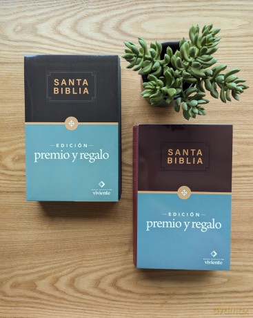 Santa Biblia NTV, Edición Premio Y Regalo, Vinipiel - Tyndale [KSIĄŻKA]