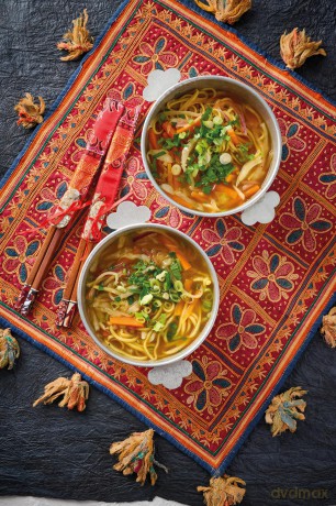 Seven Kitchens: A Journey Through India's Culinary Heritage - Torie True [KSIĄŻKA]