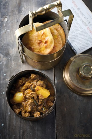 Seven Kitchens: A Journey Through India's Culinary Heritage - Torie True [KSIĄŻKA]