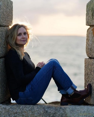 Shadow and Tide: New for 2025, a compelling YA romantasy - the second book in the Compass and Blade series - Rachel Greenlaw [KSIĄŻKA]