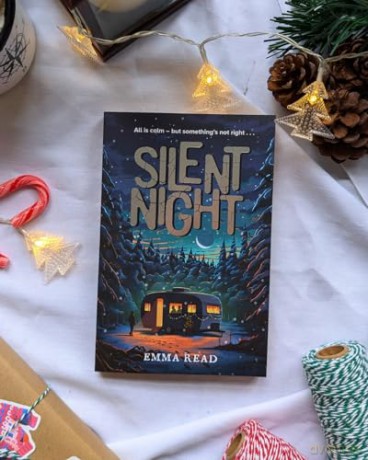 Silent Night: spooky middle-grade chills for readers 9 and up - Emma Read [KSIĄŻKA]
