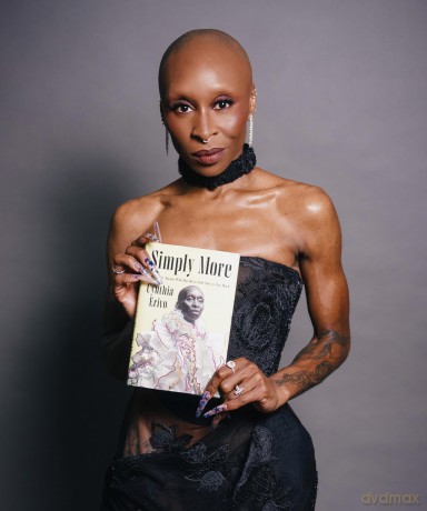 Simply More: The inspirational New York Times bestselling memoir, a perfect gift for the Wicked fan in your life! - Cynthia Erivo [KSIĄŻKA]